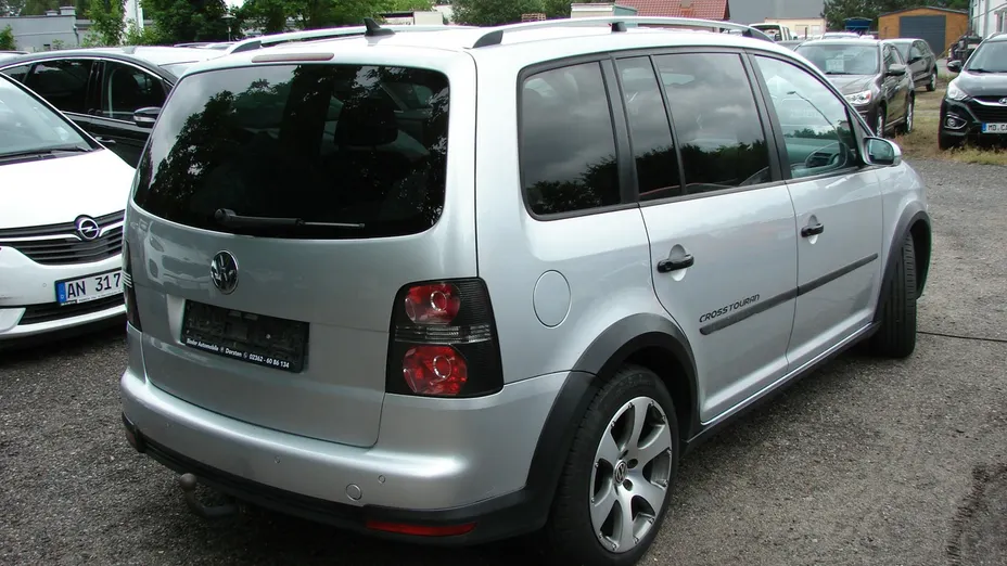 VOLKSWAGEN Touran -