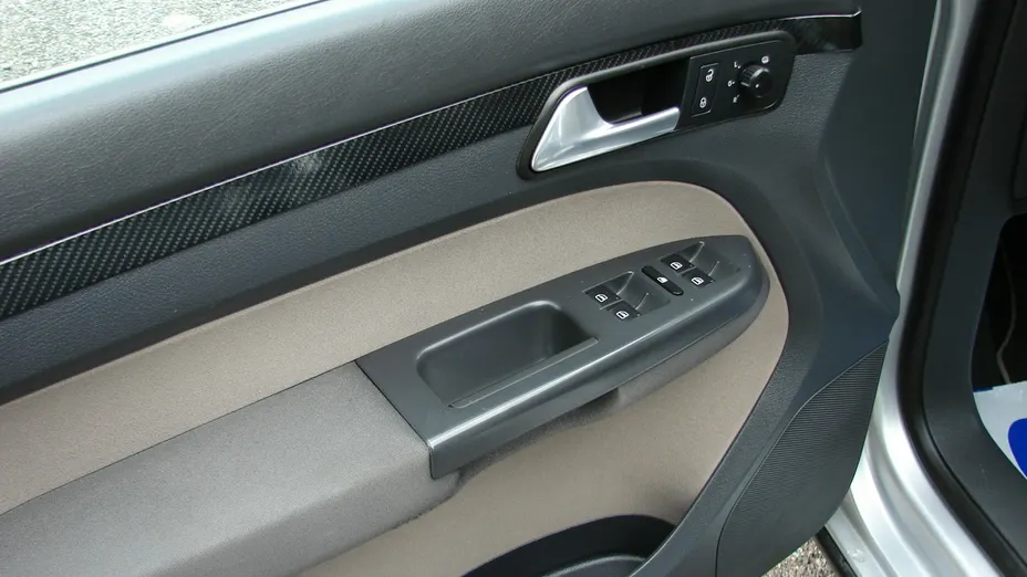 VOLKSWAGEN Touran -