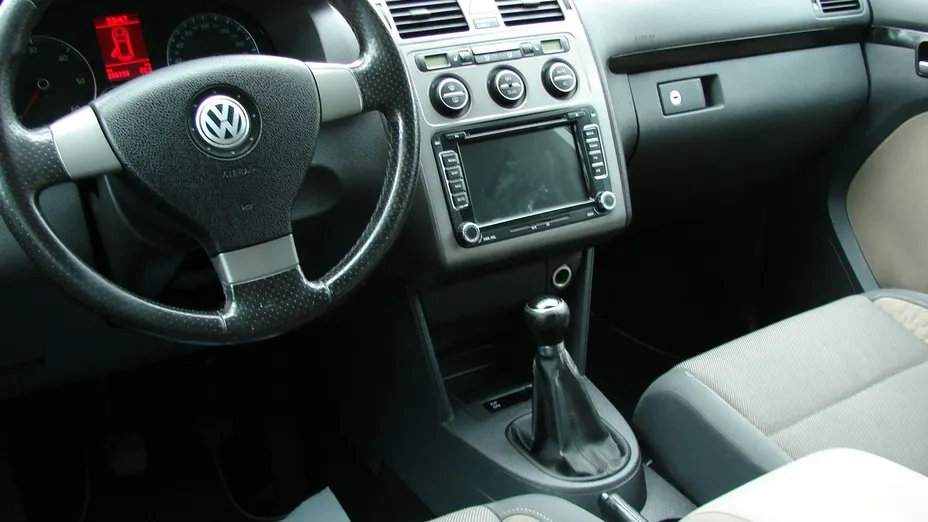 VOLKSWAGEN Touran -