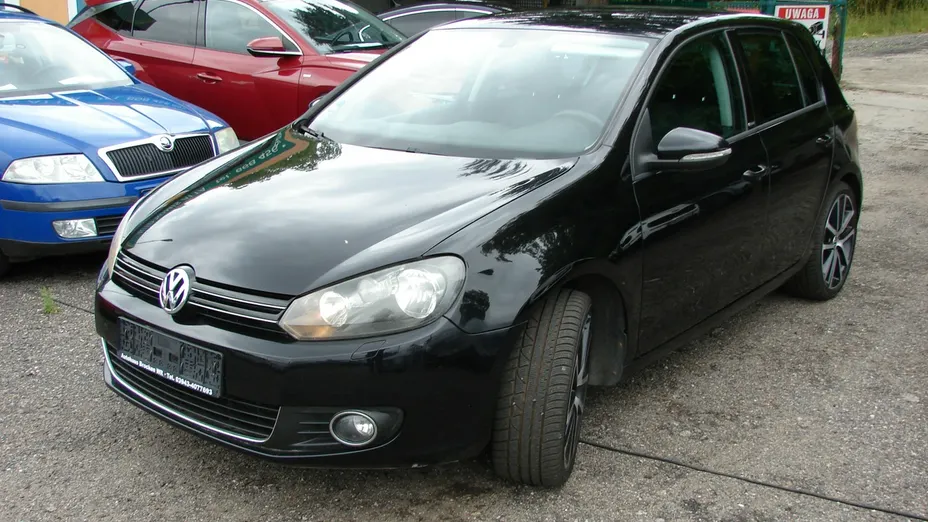 VOLKSWAGEN Golf -