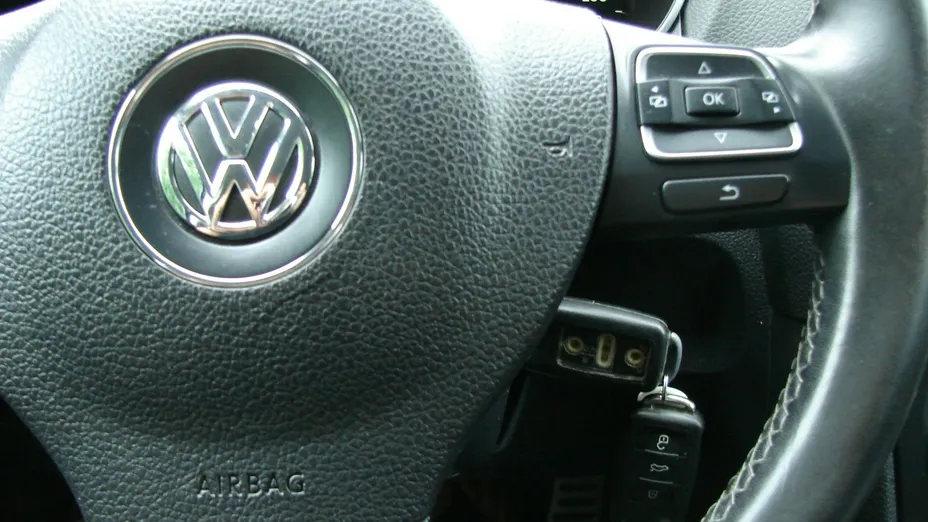 VOLKSWAGEN Golf -