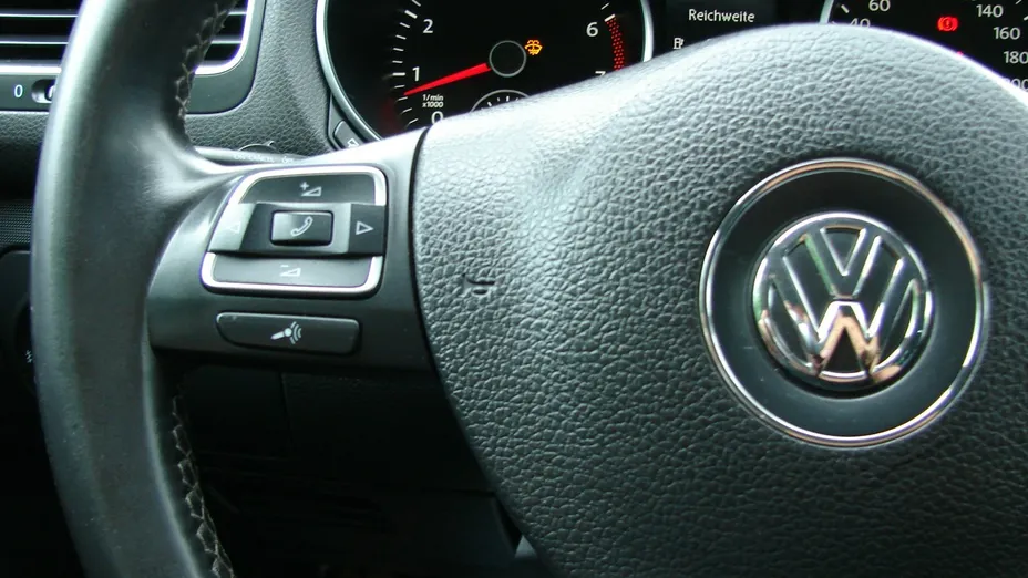 VOLKSWAGEN Golf -