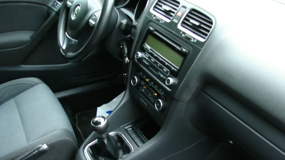 VOLKSWAGEN Golf -