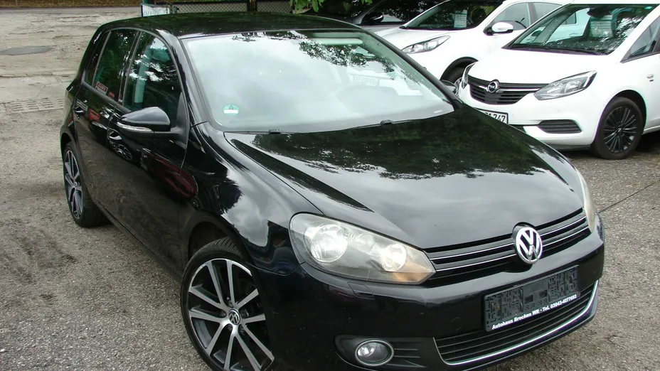VOLKSWAGEN Golf -