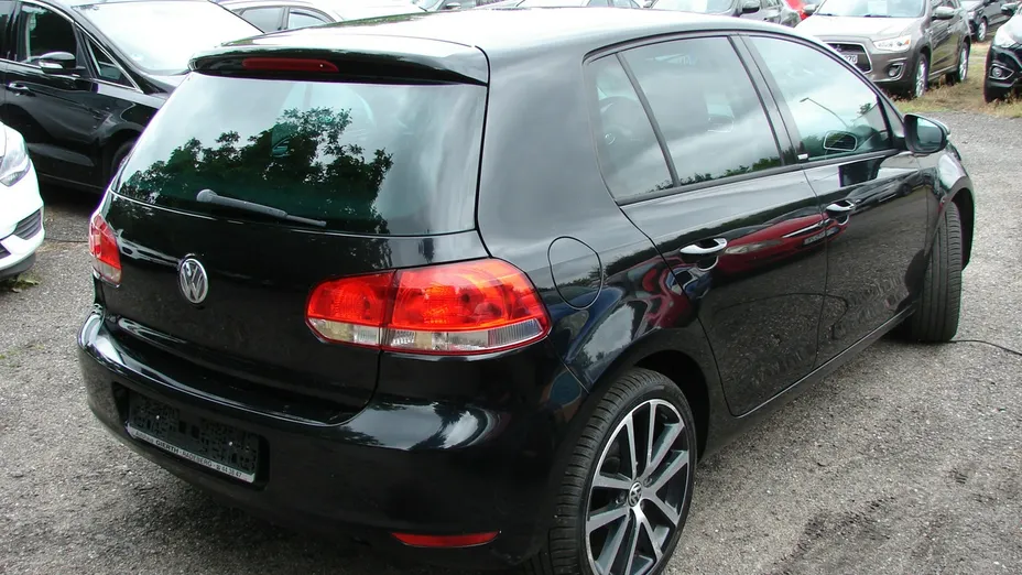 VOLKSWAGEN Golf -