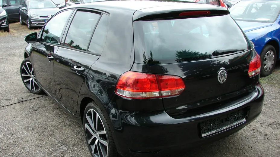 VOLKSWAGEN Golf -