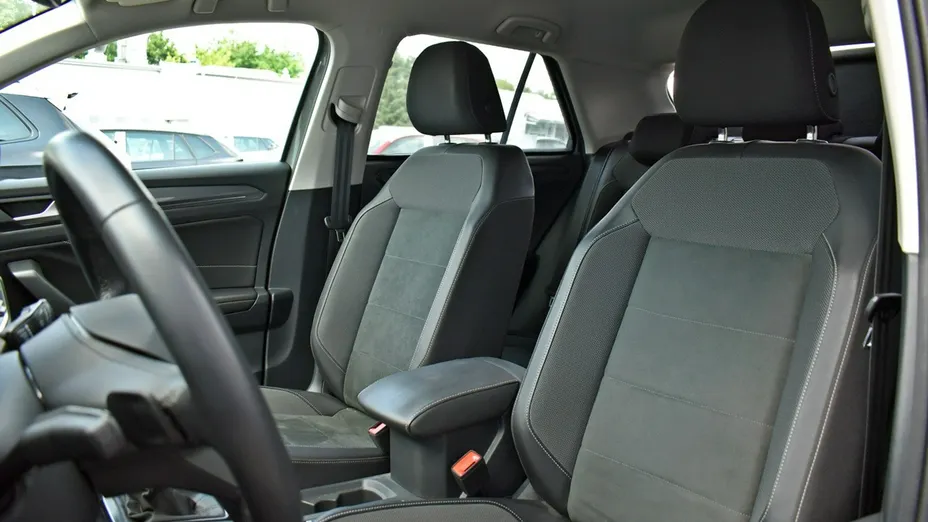 VOLKSWAGEN T-ROC -
