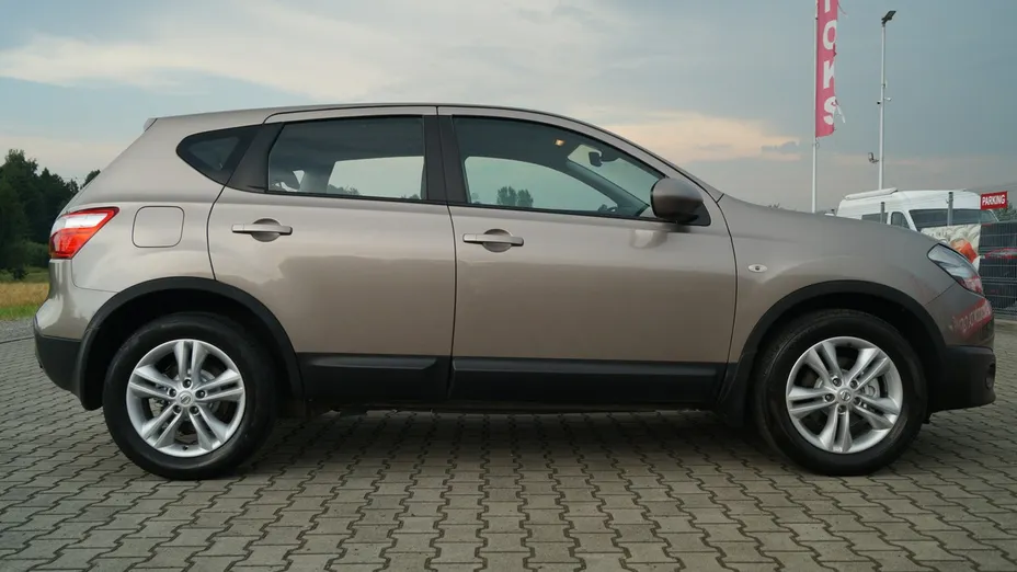NISSAN Qashqai -