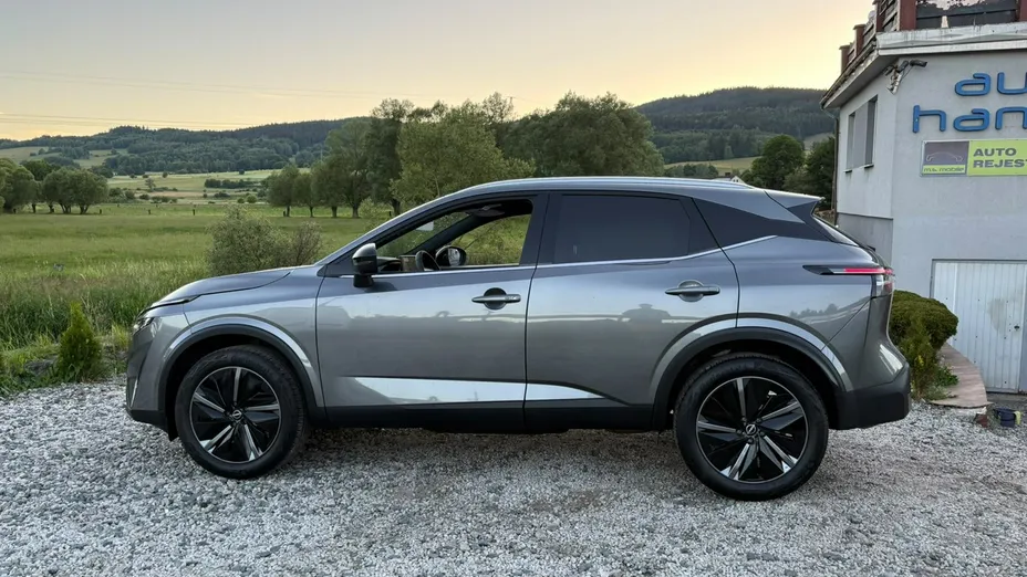 NISSAN Qashqai -