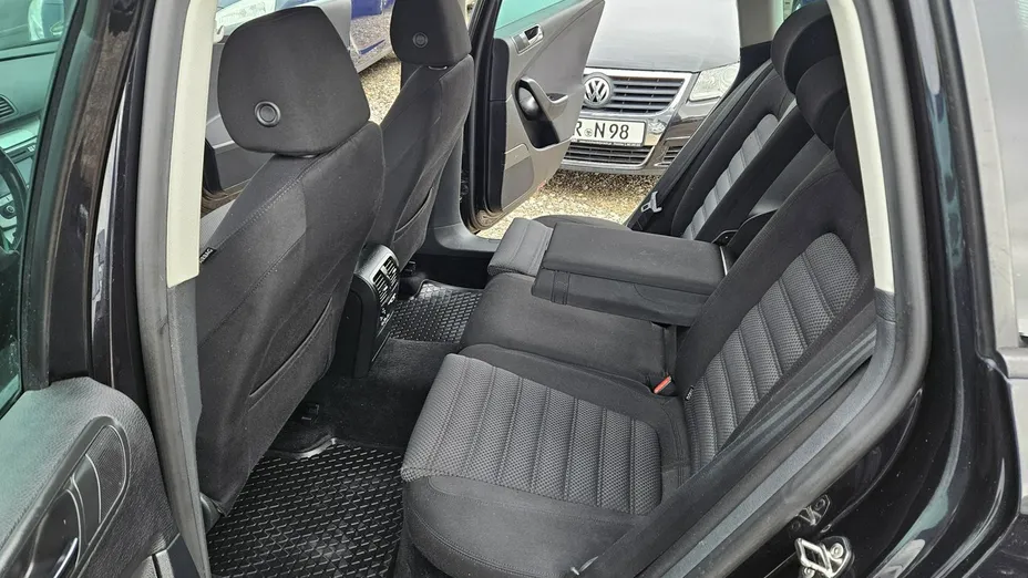 VOLKSWAGEN Passat -