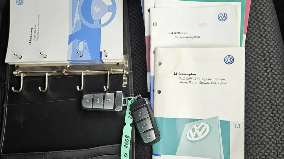 VOLKSWAGEN Passat -