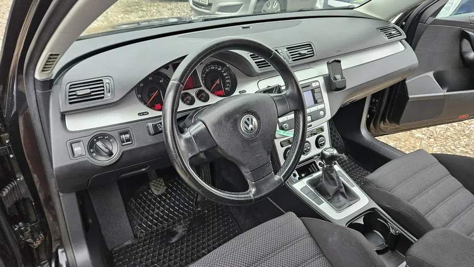 VOLKSWAGEN Passat -