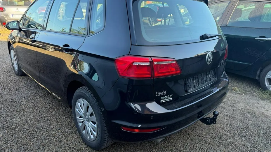 VOLKSWAGEN Golf Sportsvan -