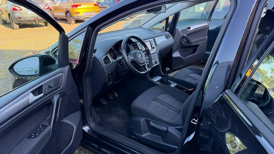 VOLKSWAGEN Golf Sportsvan -