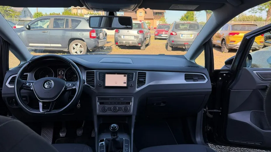 VOLKSWAGEN Golf Sportsvan -