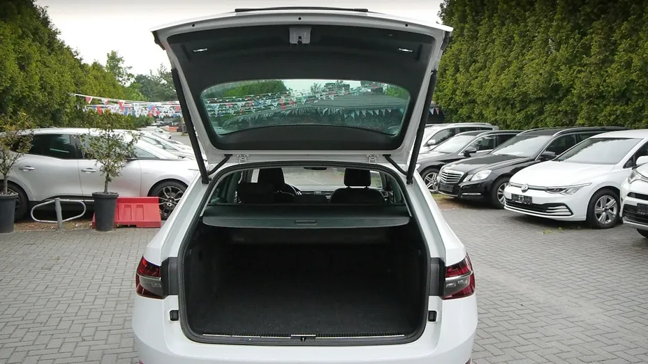 SKODA Superb -