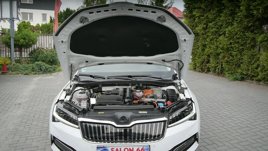 SKODA Superb -