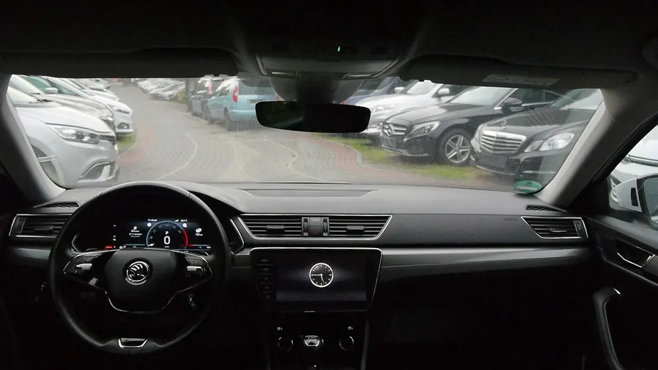 SKODA Superb -
