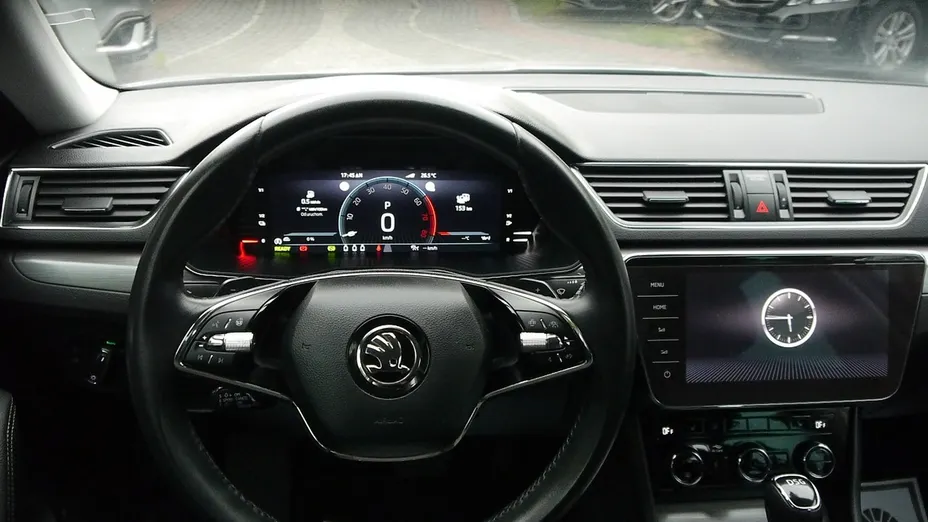 SKODA Superb -