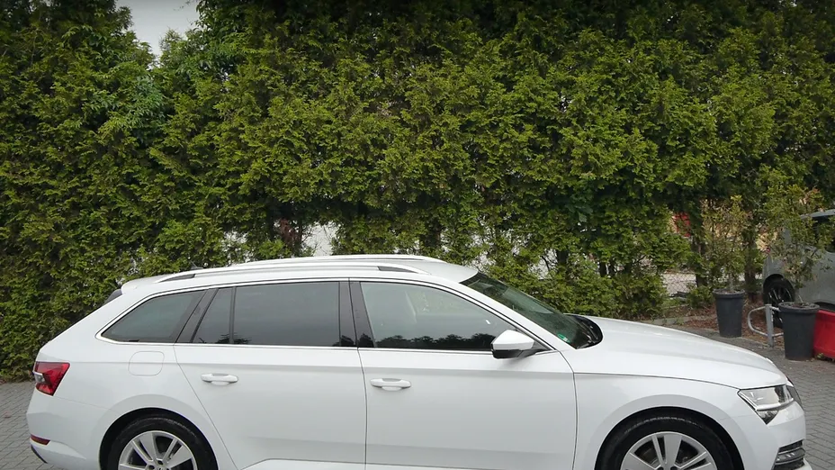 SKODA Superb -