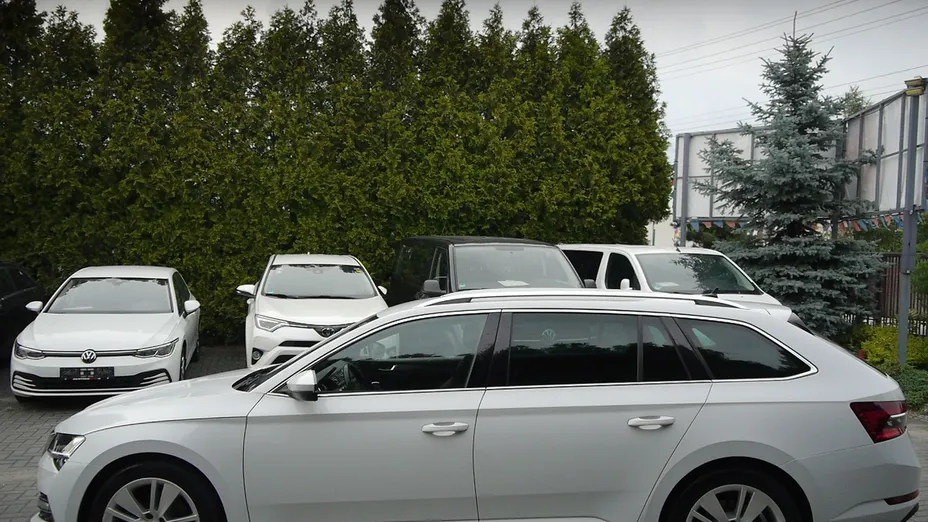 SKODA Superb -