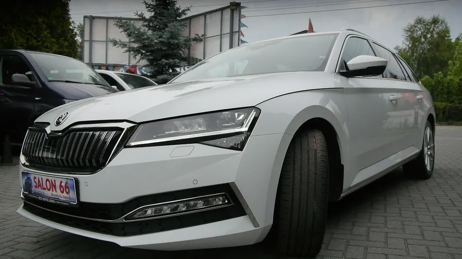 SKODA Superb -