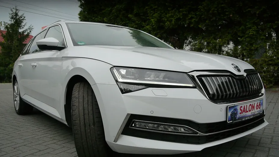 SKODA Superb -