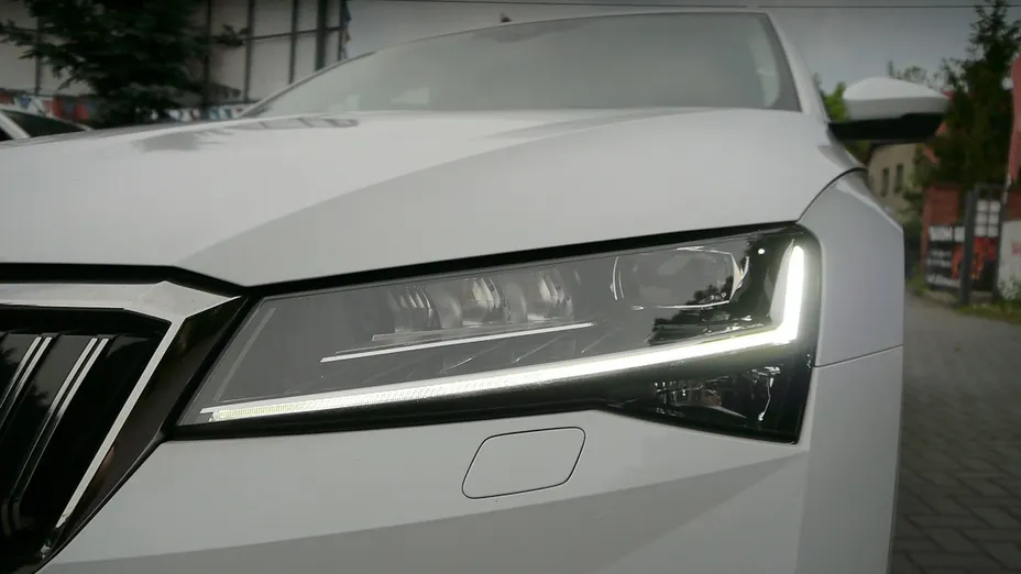 SKODA Superb -