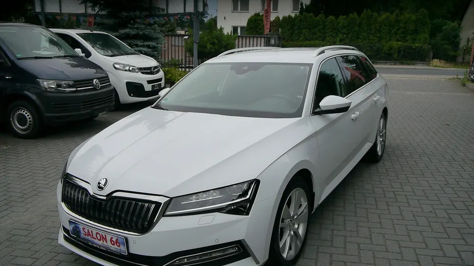 SKODA Superb -