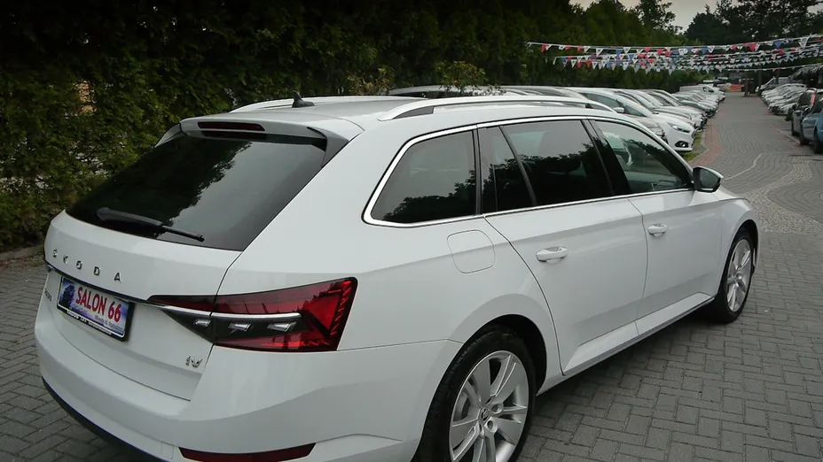 SKODA Superb -