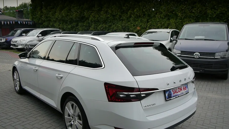SKODA Superb -