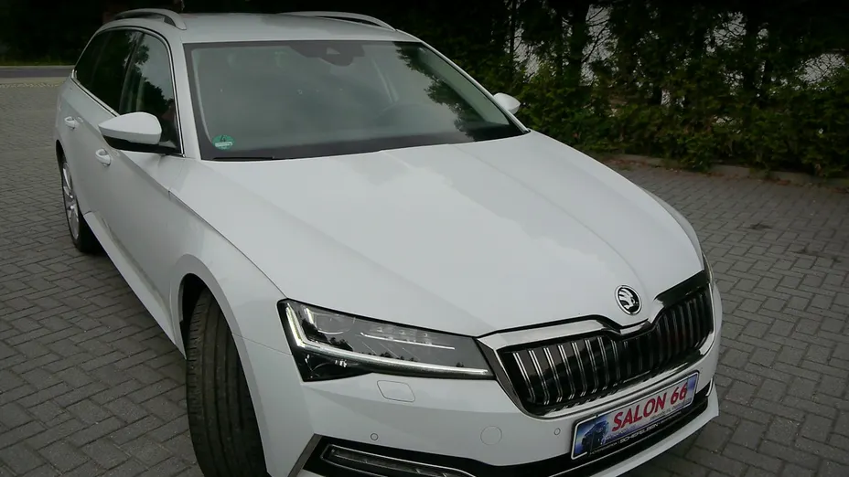 SKODA Superb -