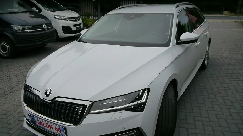 SKODA Superb -