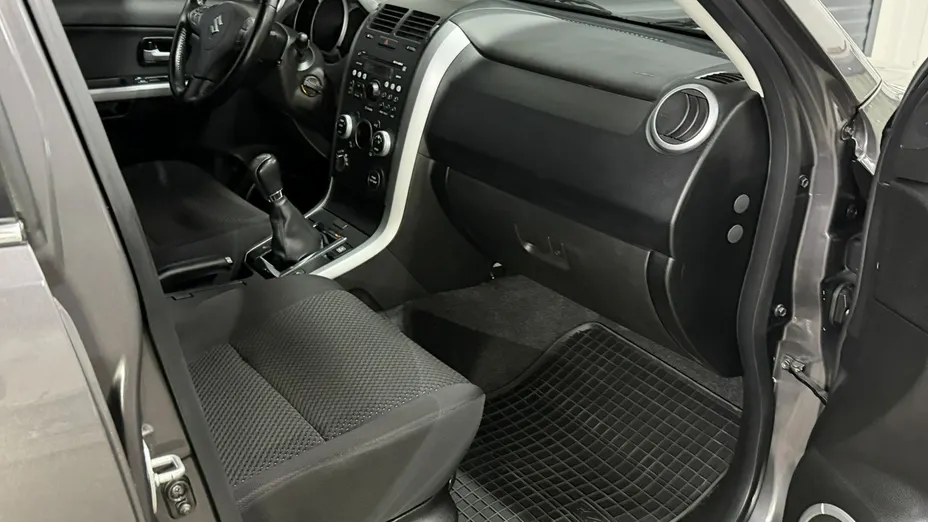 SUZUKI Grand Vitara -