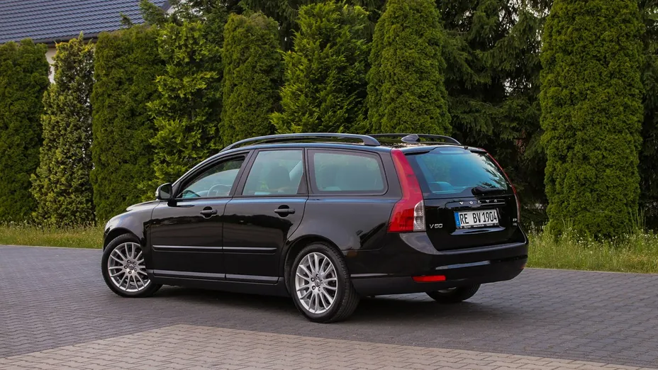 VOLVO V50 -