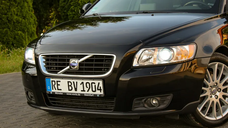 VOLVO V50 -