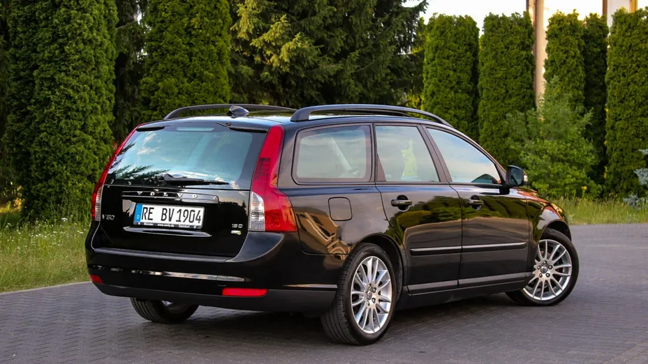 VOLVO V50 -