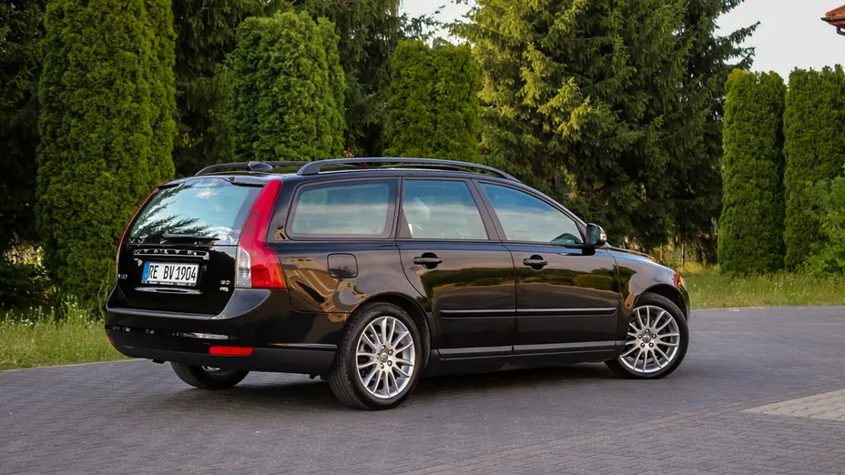 VOLVO V50 -