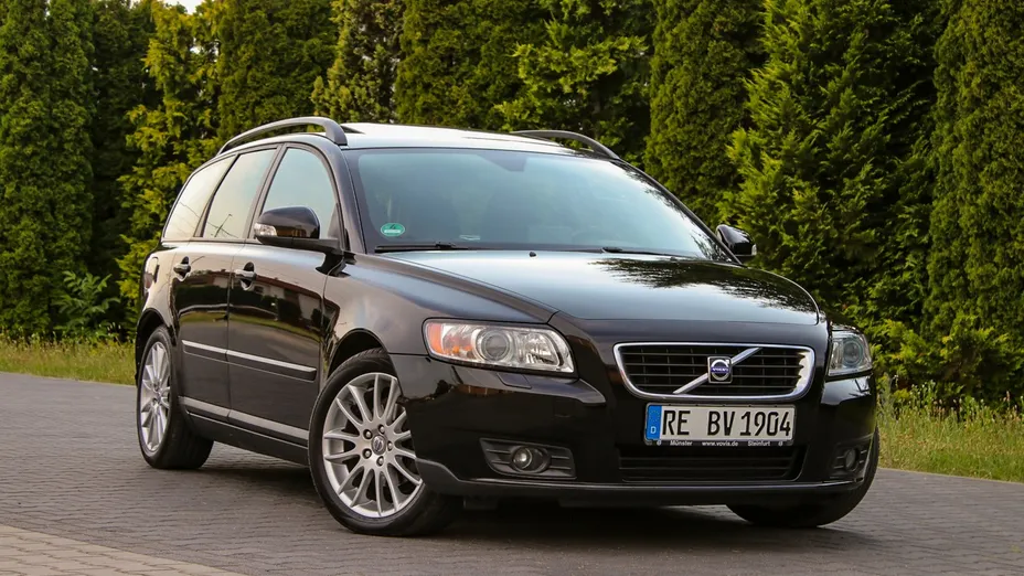 VOLVO V50 -