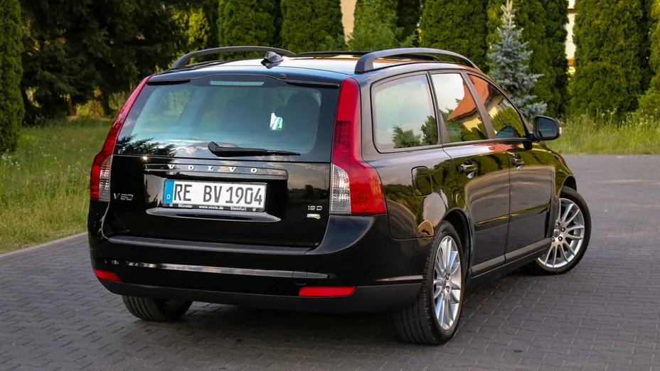 VOLVO V50 -