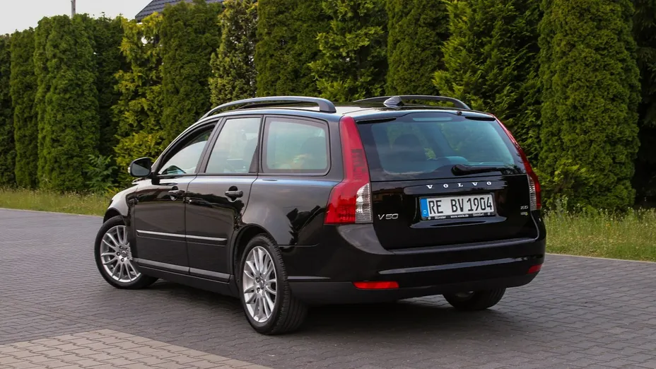 VOLVO V50 -