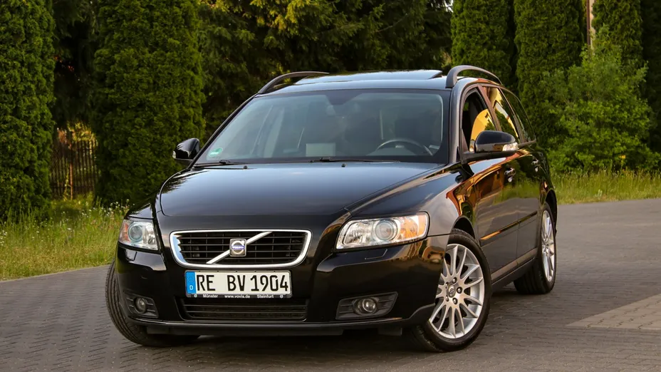 VOLVO V50 -
