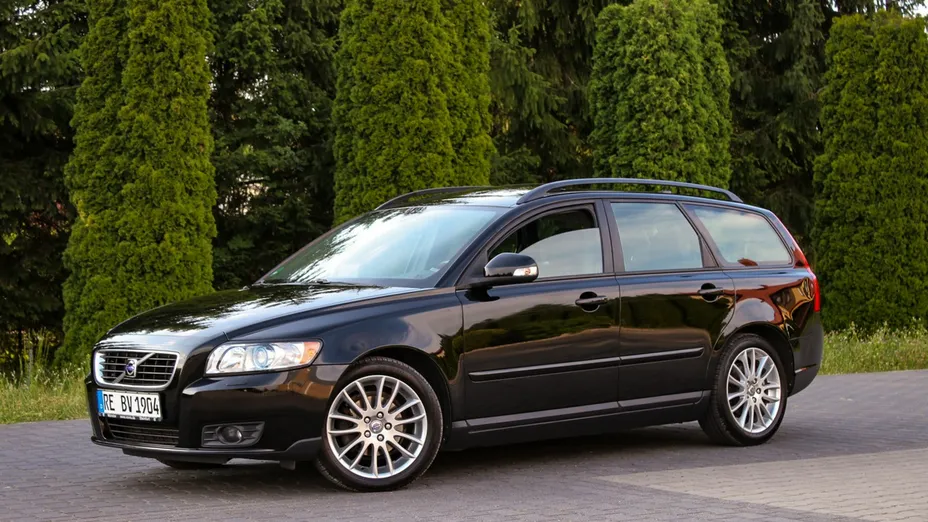 VOLVO V50 -