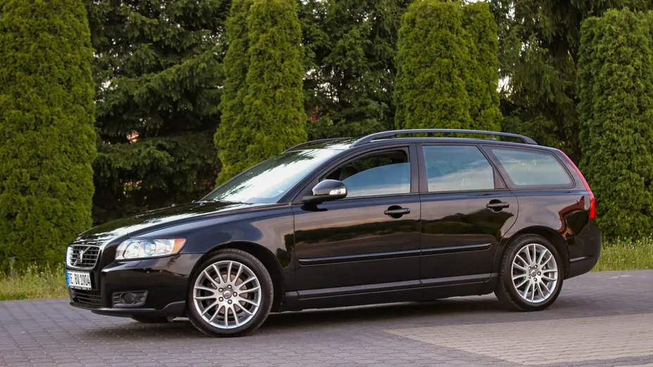 VOLVO V50 -