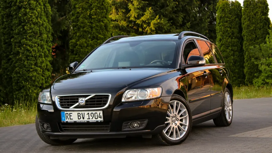 VOLVO V50 -