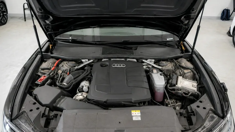 AUDI A6 -