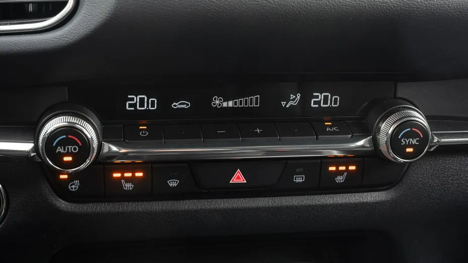 MAZDA CX-30 -