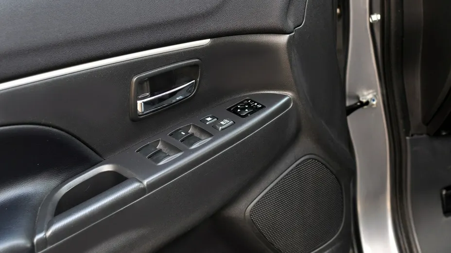 MITSUBISHI ASX -