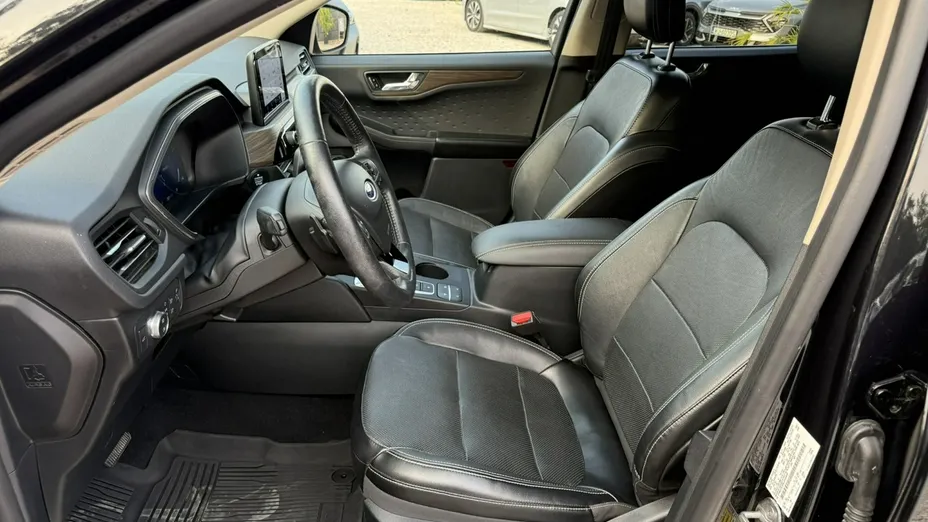 FORD Escape -