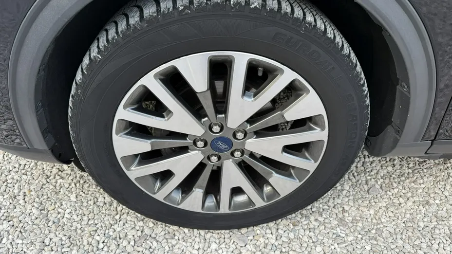 FORD Escape -